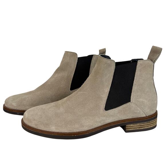 Clarks Shoes - Clarks Women's Beige Suede Pull On Ankle Chelsea Boots (Sz 8.5)